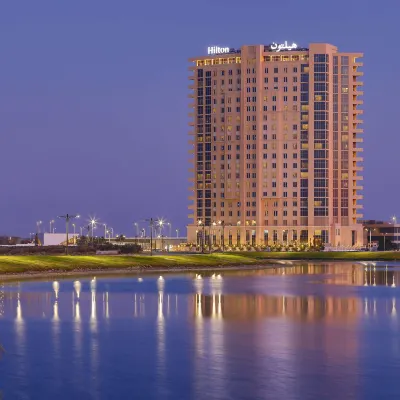 希爾頓酒店 位於阿爾科巴爾的法赫德大道 鄰近日落碼頭（Sunset Marina）的酒店