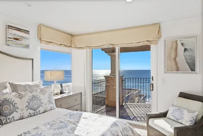 Oceanfront Retreat - Views, Beach Access, Luxury Amenities