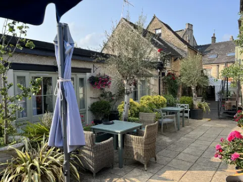 泰特伯里奧多姆旅館