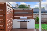 Coral Cottage - Private Oasis with Heated Saltwater Pool