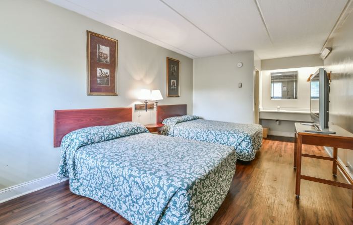 Economy Hotel Forest Park