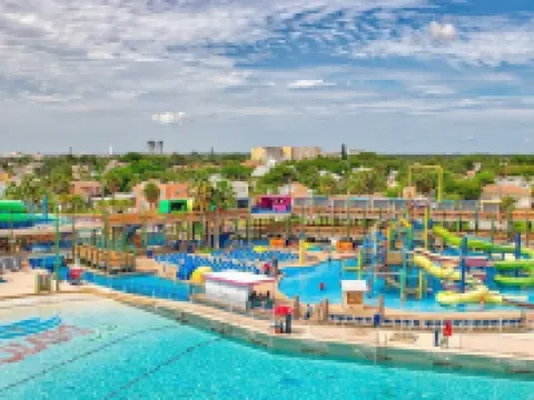 Holiday Inn & Suites 代託納比奇上的海洋 代託納海灘酒店