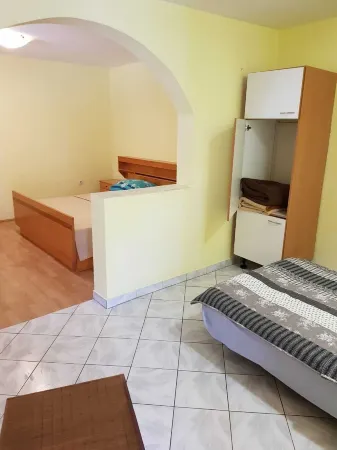 Lantana ex Villa Americana Отели в г. Karlobag