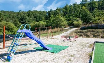 Cozy Farmhouse in Apecchio with Hot Tub