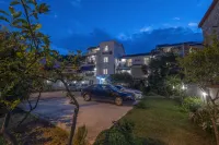 Marinero Apartments - parking