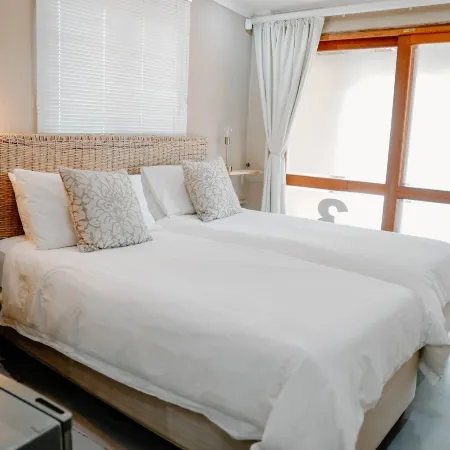 Lighthouse Guesthouse & Cafe