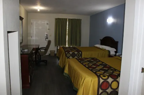 Relax Inn Canton - 2-Star