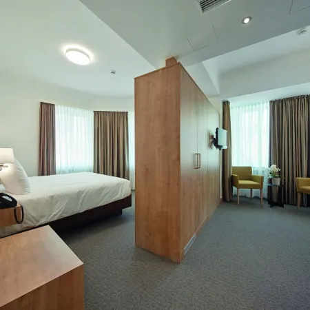 City Hotel