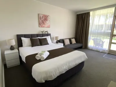 Warrina Motor Inn Hotels near Cheeky Peak Brewery