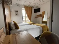 Le Central Hôtel-Bar Hotels in Goes