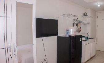 Modern and Cozy Studio at Springlake Summarecon Bekasi Apartment