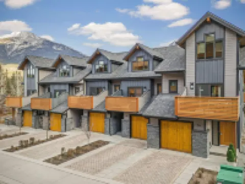 Spring Creek Vacations Hotels in Canmore