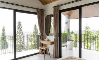 Sunshine City View Villa 6 Bedrooms with a Private Heated Swimming Pool