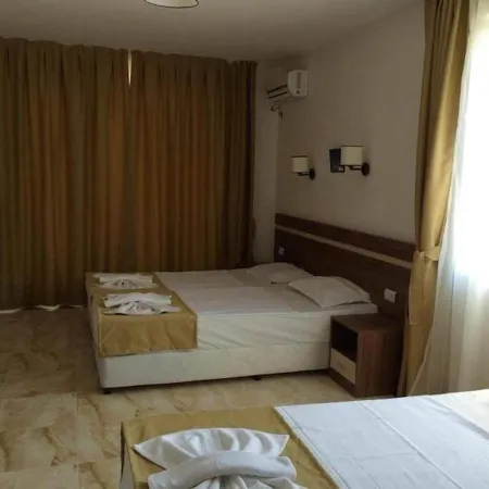Flower Street Provides Accommodations with Free Wifi, Air Conditioning