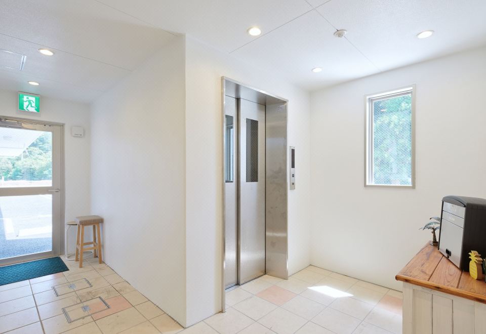 컴포트빌라 객실 내부의 깔끔한 주방 공간