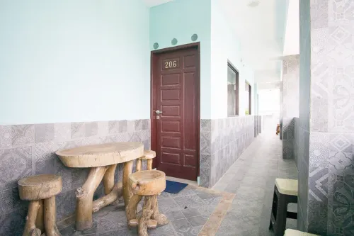 RedDoorz near Mikie Holiday Funland Berastagi - Bintang 2