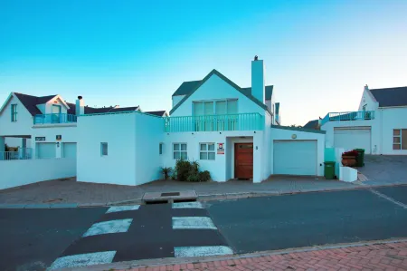 99 Steps, Langebaan, 8-Sleeper