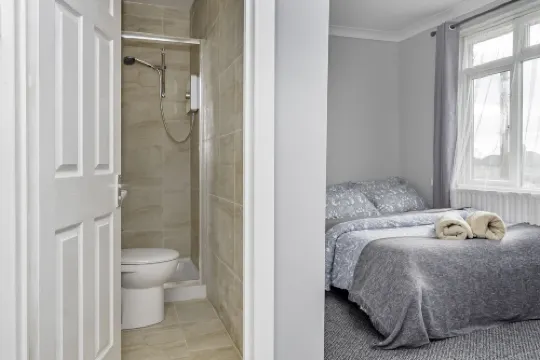 Shirley House 2 Self Catering Guest House 10 Min Walk to Southampton General Hospital