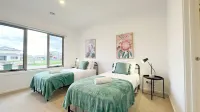 Tarneit Holiday Home Hotels near Kmart Tarneit
