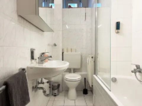 피터들을 위한 아파트먼트, 슈츠엔스트라세 4-12