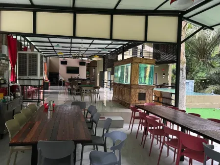 Private Pool FamilyResort Bentong Pahang Отели рядом с достопримечательностью «HillTop Bentong Campsite»