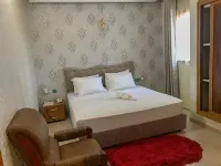 HÔTEL Noahgarden 2 Hotels in Котону