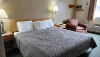 Magnuson Hotel Ironwood - parking