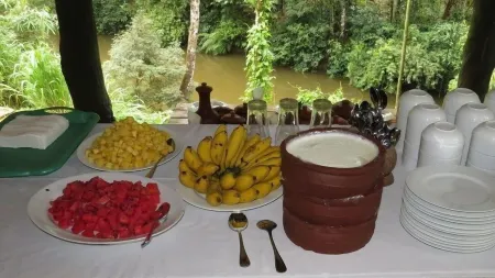 Sinharaja Birder's Lodge Отели рядом с достопримечательностью «Sivali Central College Playground»