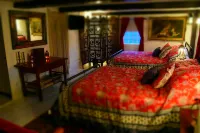 Daniels House Inn Hotels in Beverly