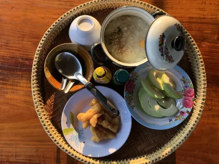 Hinpha Homestay Отели в г. Район Пуа