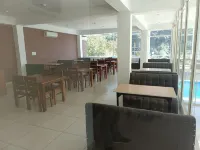 Gezellig Inn - Hotel Oasis Hotels in Bandrol