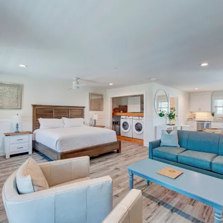 1001 King Ada Suite, 1st Floor Serenity