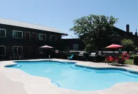 Days Inn by Wyndham Show Low - Pools