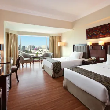 Lumire Hotel & Convention Centre Отели рядом с достопримечательностью «Собор Джакарты»