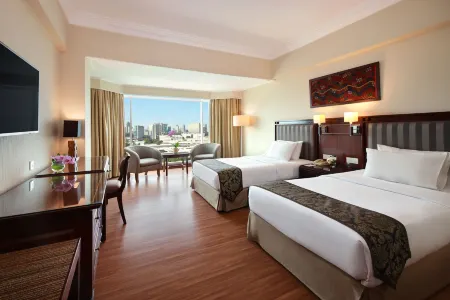 Lumire Hotel & Convention Centre Отели рядом с достопримечательностью «Мечеть Истикляль»