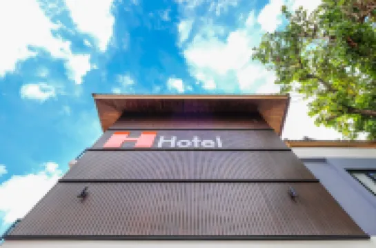 H Hotel Phrasing Hotels near Wat Phra Singh Woramahawihan