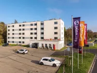 Serways Hotel Weiskirchen - Parkplatz