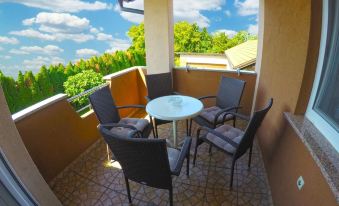 Apartments and Rooms Rea