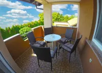 Apartments and Rooms Rea Các khách sạn ở 