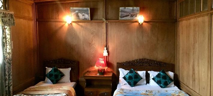 New Sea Palace Houseboats Hotels in Srinagar