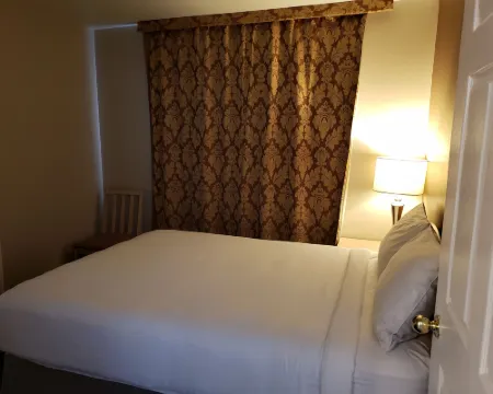 Shemron Suites Hotel Hotels in Deep River