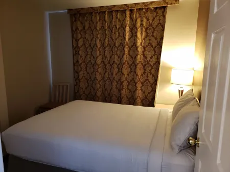 Shemron Suites Hotel Отели в г. Дип Ривер