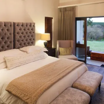 Under Oaks Guest House