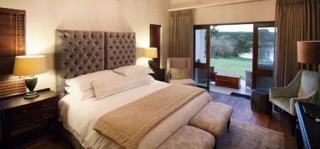 Under Oaks Guest House