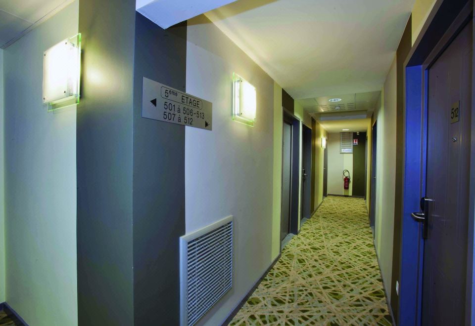 All Suites Appart Hôtel의 편의시설 또는 주차장 안내