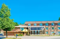 Super 8 by Wyndham Toronto East on Hotels in Toronto