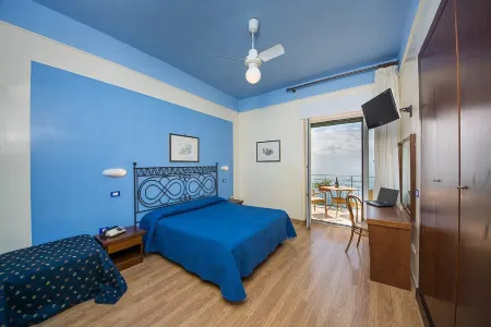 Hotel Sole Отели в г. Майори