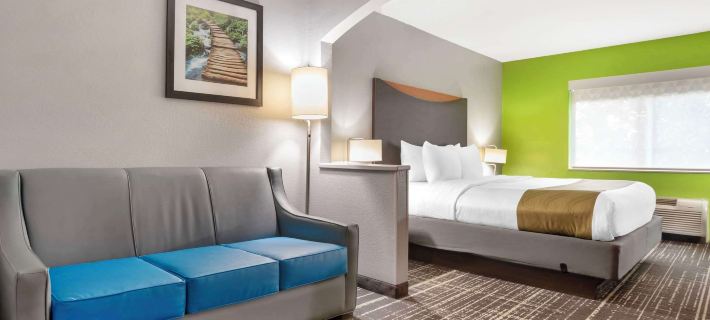 Quality Inn & Suites Birmingham - Highway 280 Hotel di Birmingham