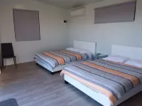 Pine Lake View Lodge Hotels in Woodend