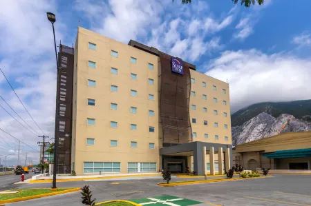 Sleep Inn Monterrey San Pedro Отели рядом с достопримечательностью «San Pedro de Pinta»